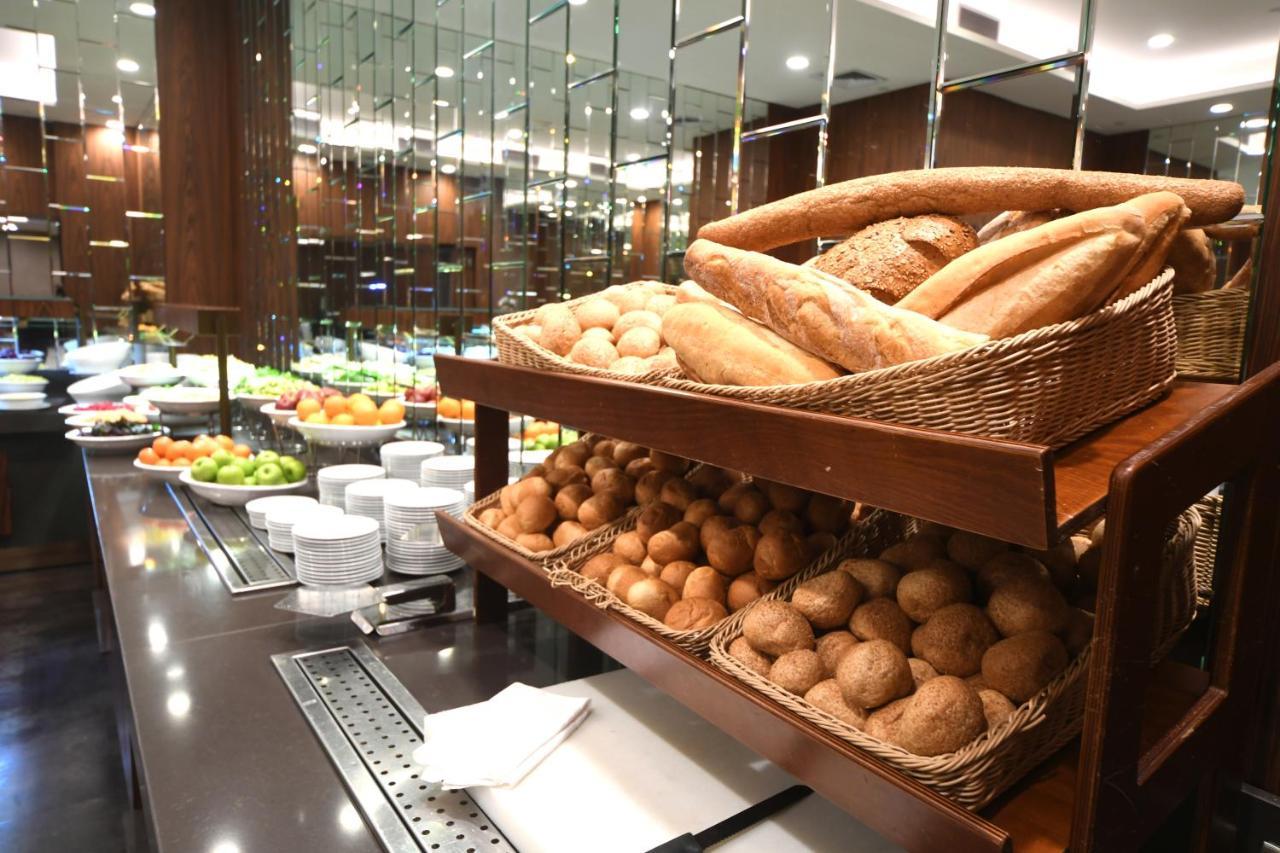 Mercure Istanbul West Hotel & Convention Center Buitenkant foto
