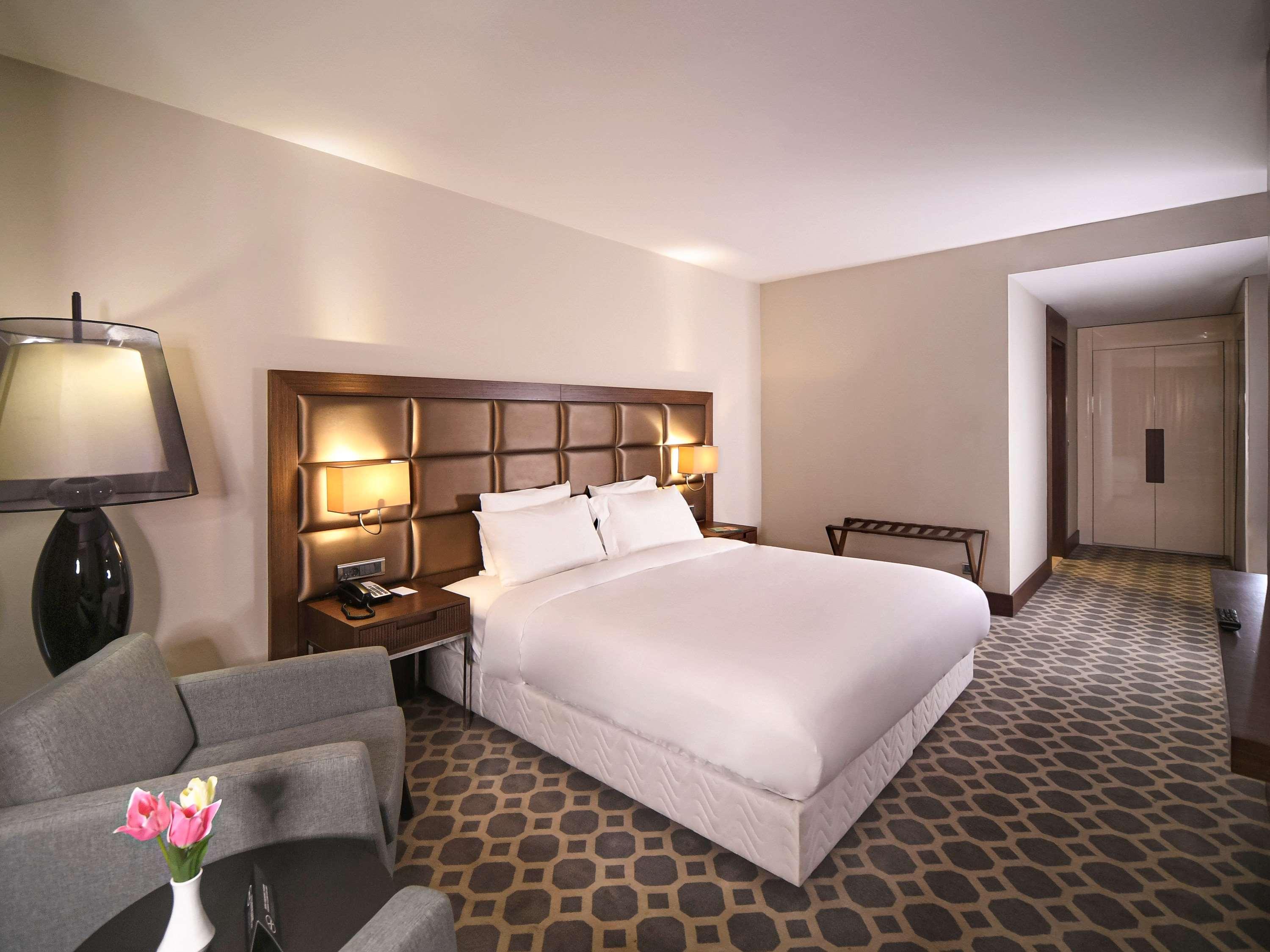 Mercure Istanbul West Hotel & Convention Center Buitenkant foto