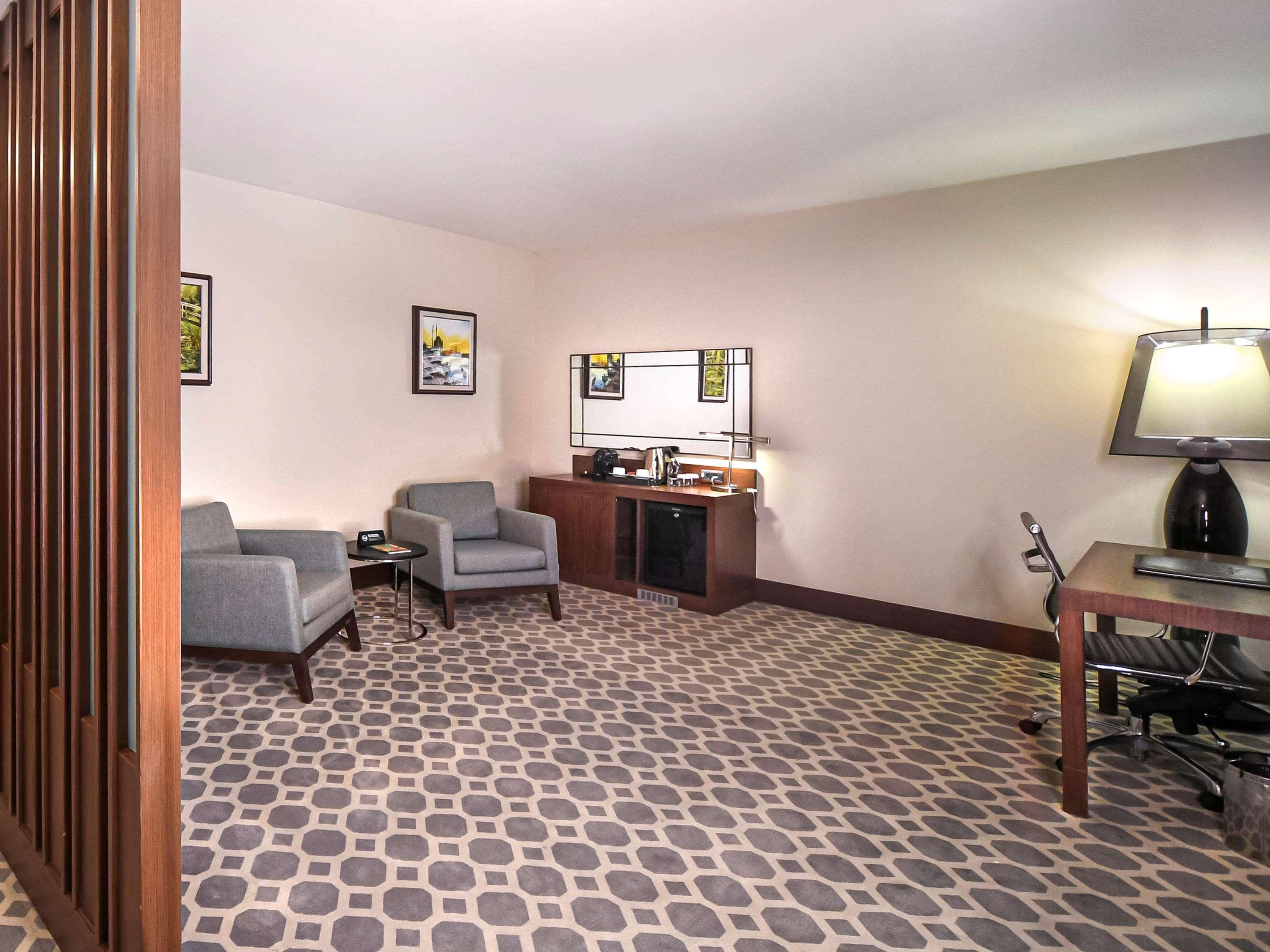 Mercure Istanbul West Hotel & Convention Center Buitenkant foto