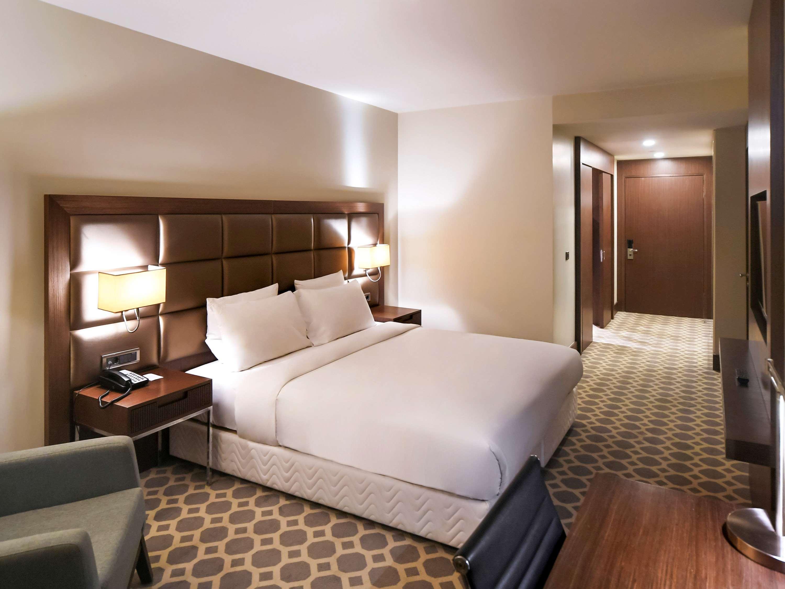 Mercure Istanbul West Hotel & Convention Center Buitenkant foto