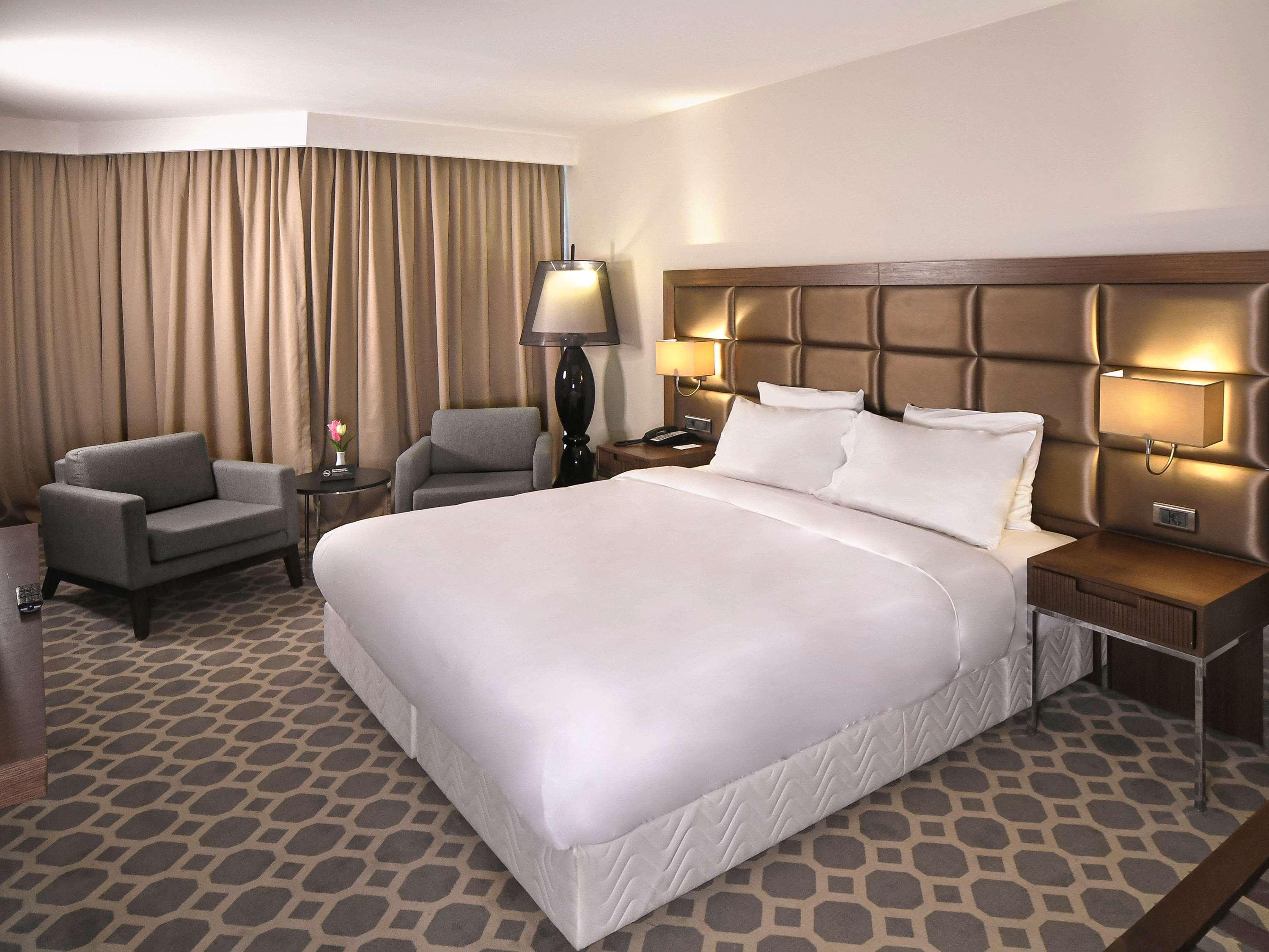 Mercure Istanbul West Hotel & Convention Center Buitenkant foto