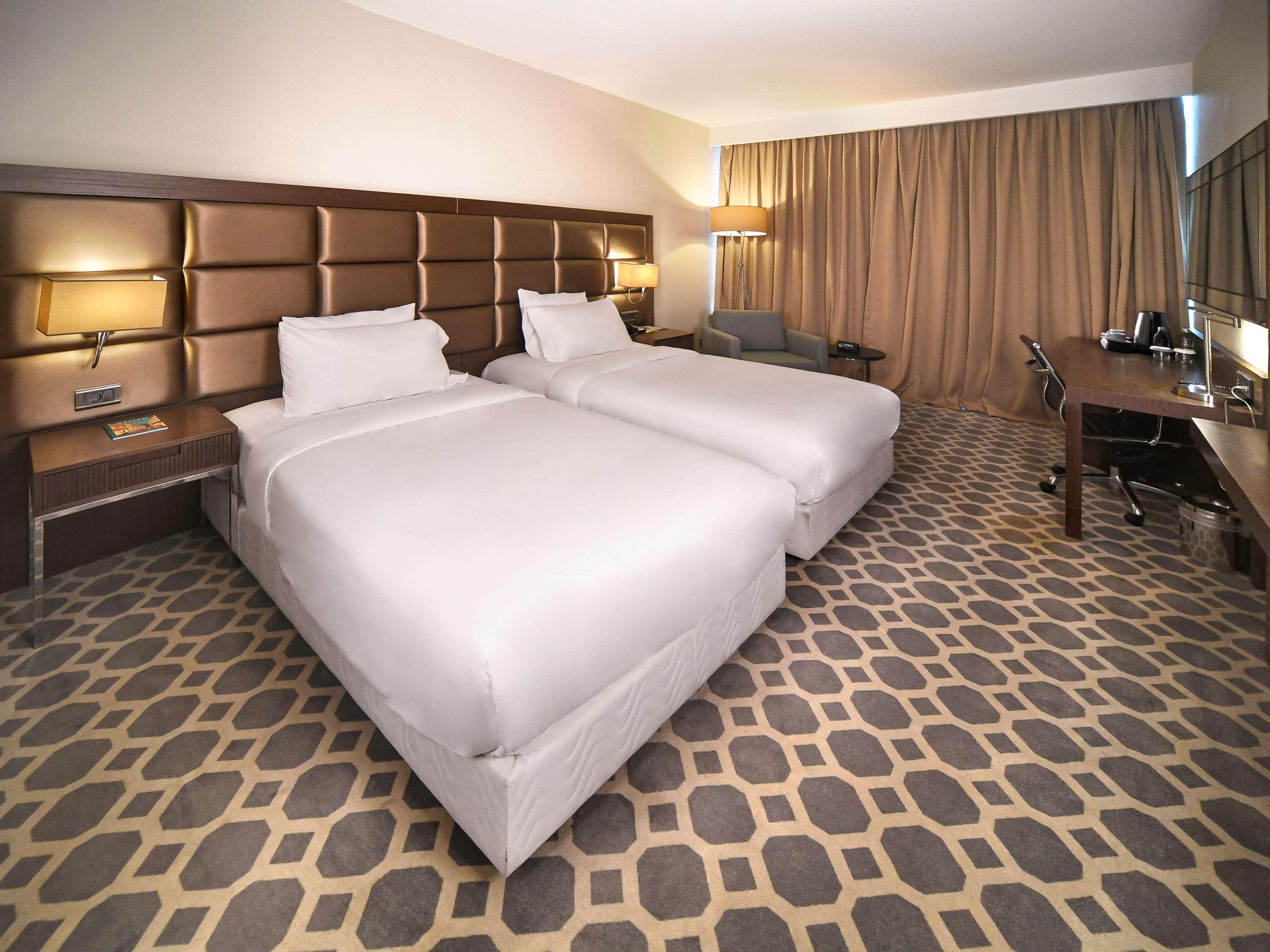 Mercure Istanbul West Hotel & Convention Center Buitenkant foto
