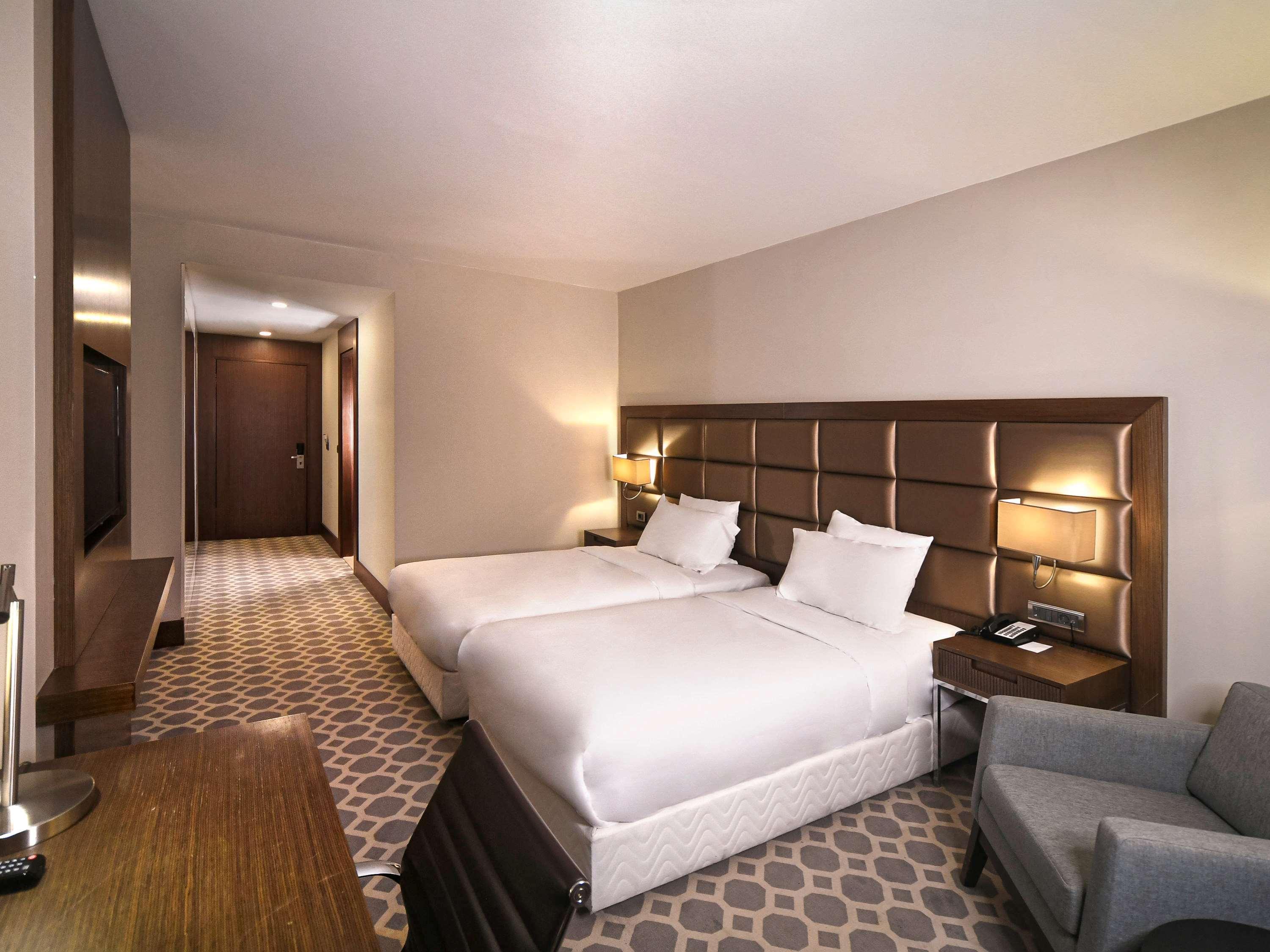 Mercure Istanbul West Hotel & Convention Center Buitenkant foto