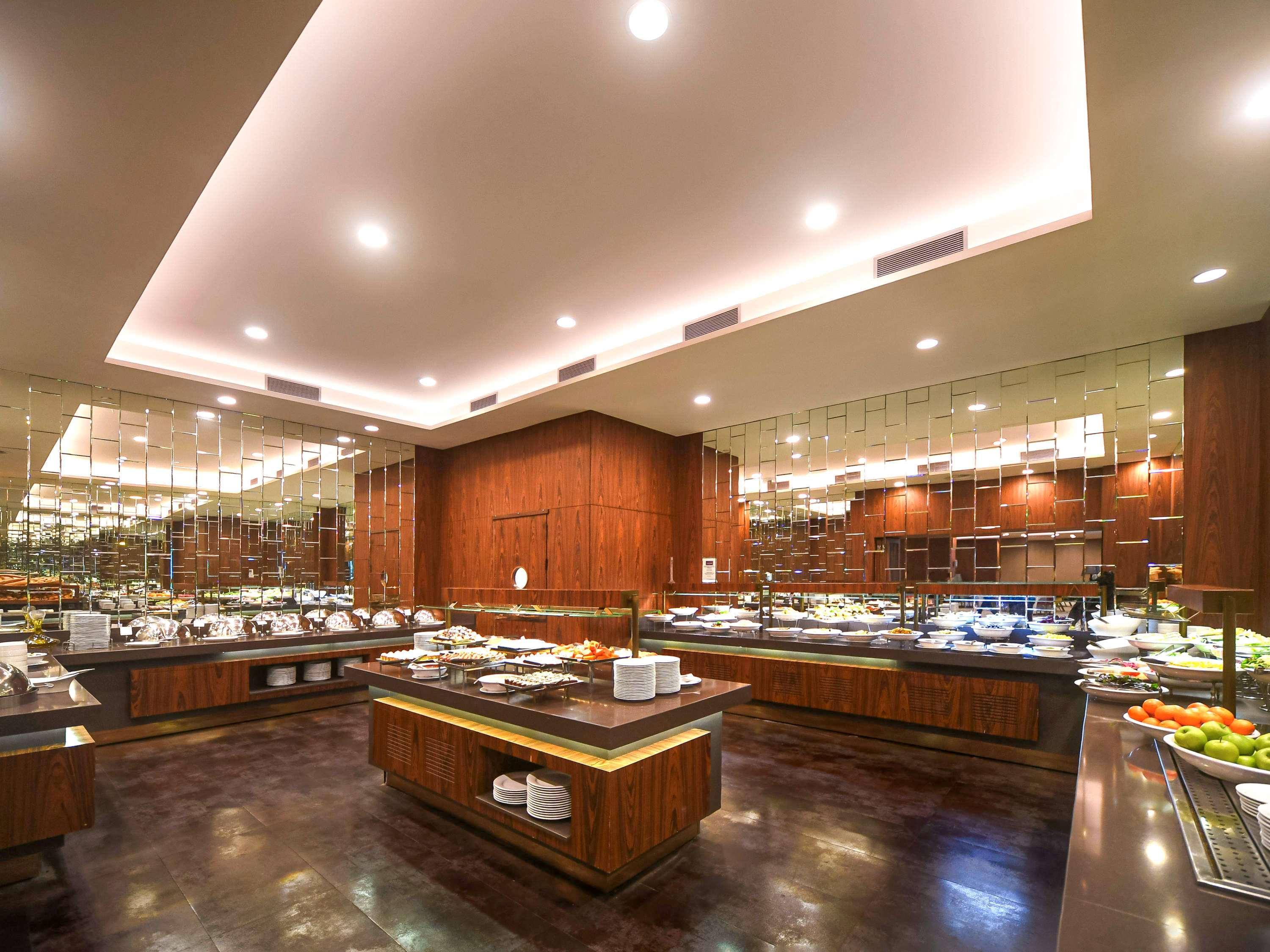 Mercure Istanbul West Hotel & Convention Center Buitenkant foto
