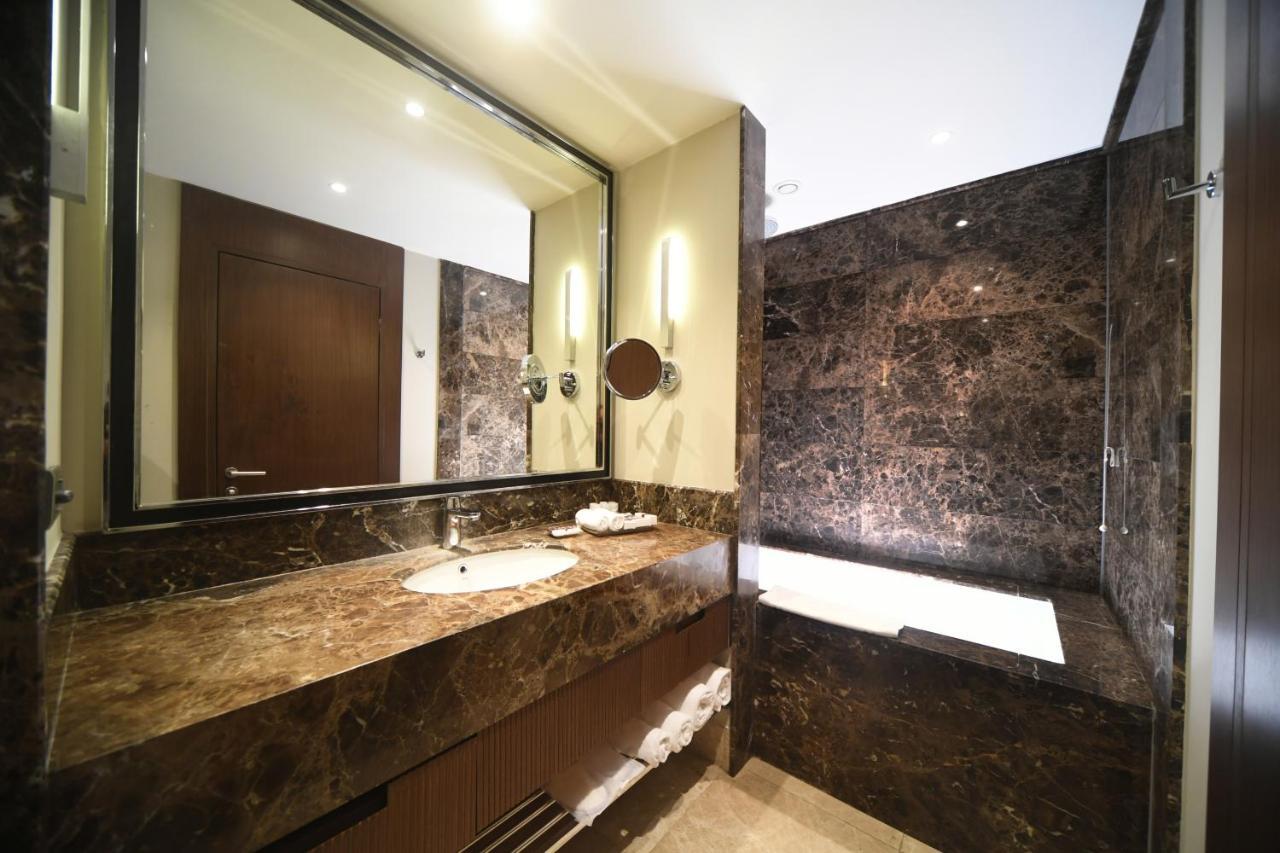 Mercure Istanbul West Hotel & Convention Center Buitenkant foto